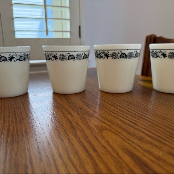 Vintage Pyrex Old Town Blue Mugs Set of 4 – Corelle Corning Coffee Cups - Picture 1 of 6